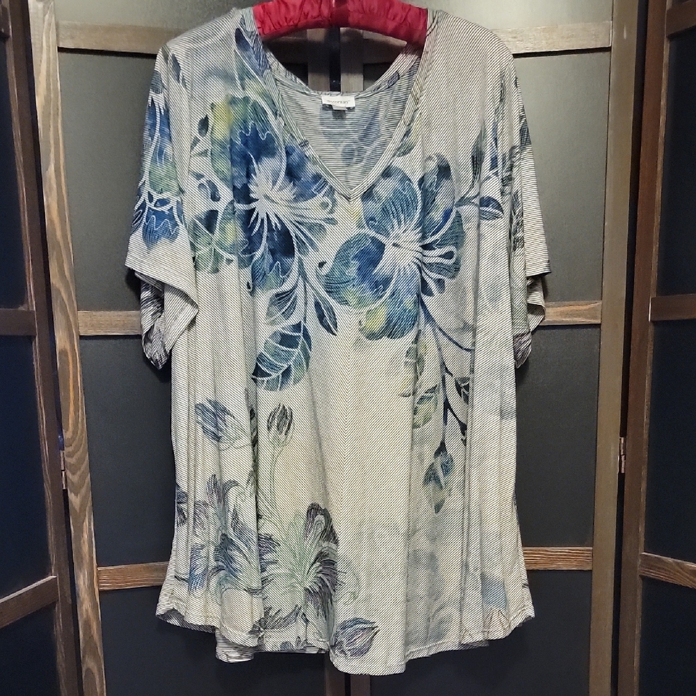 Avenue Floral V-Neck Top - Blue and Green